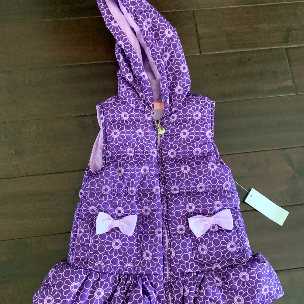 NEW Girl’s Vest Size 6